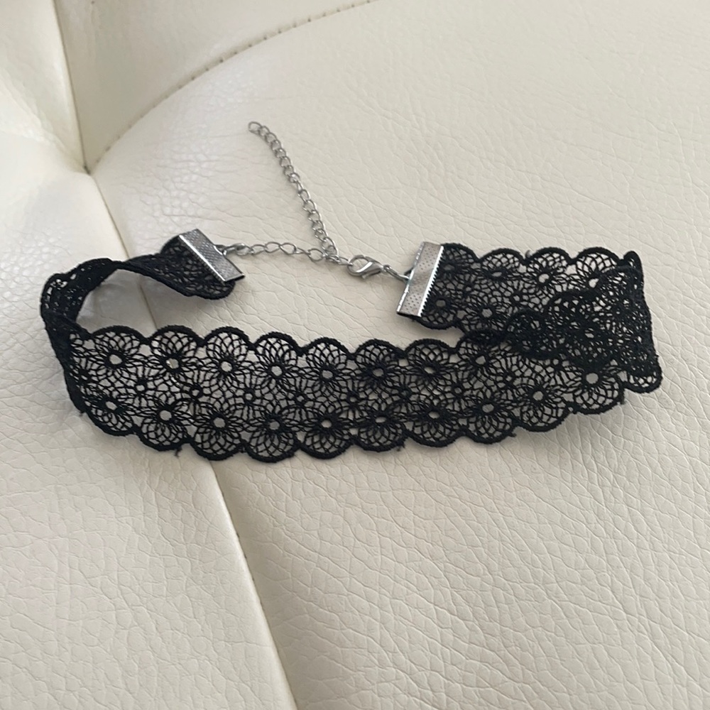 Forever21 | black lace chocker